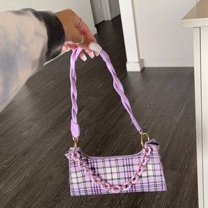 Very cute purse, stylish and for everyday look